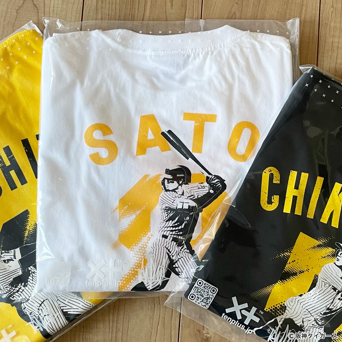 【阪神タイガース×TENPLUS】佐藤輝明選手 背番号8 Tシャツ [7.4オンス ヘビーウェイト]